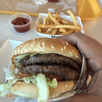 Habit Burger & Grill - Salad Near Me - Clearwater, Florida