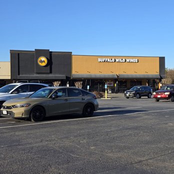 Buffalo Wild Wings - A view of the building where Buffalo Wild Wings is located from where I parked my Lexus. - American Near Me - Roanoke, Virginia