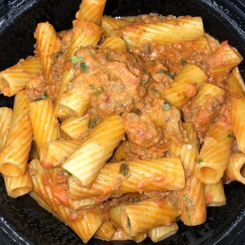 Piccante - Rome Pasta-Rigatoni with Beef Bolognese - Italian Near Me - Brooklyn, New York