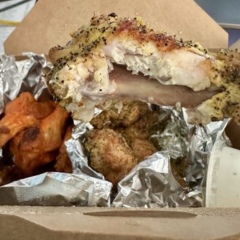 Pizza Ponte - Wings, 5 Buffalo & 5 Lemon Pepper - Pizza Near Me - Oakland, California