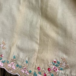 Vali's Alterations & Cleaners - Discoloration