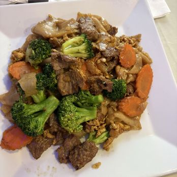 Champa Lao & Thai - Pad See-Ew with beef - Thai Near Me - Manchester, Connecticut