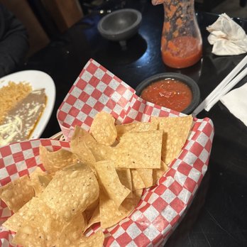 La palma - Plenty of chips and salsa - Mexican Near Me - Laurel, Mississippi