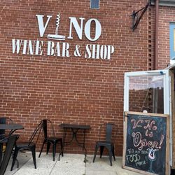V-NO Wine Bar - Main entrance
