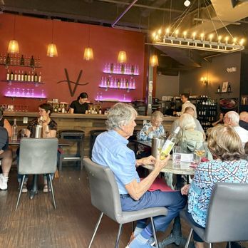 VINIA Wine & Kitchen - Quaint bistro like setting - Wine Bars Near Me - Winter Park, Florida VINIA Wine & Kitchen - Quaint bistro like setting - Wine Bars Near Me - Winter Park, Florida