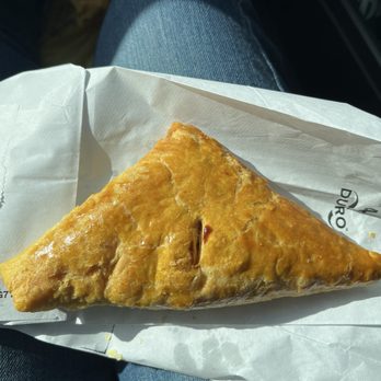 El Palacio de los Jugos - Guava & Cheese Pastry - Cuban Near Me - Hialeah, Florida