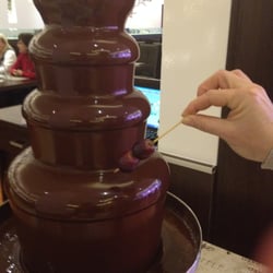 Asia Stern Witten - Der Schokobrunnen im Restaurant