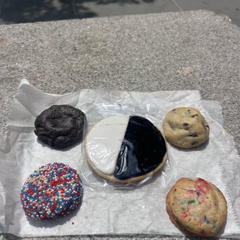 Funny Face Bakery - Cupcakes Near Me - New York, New York
