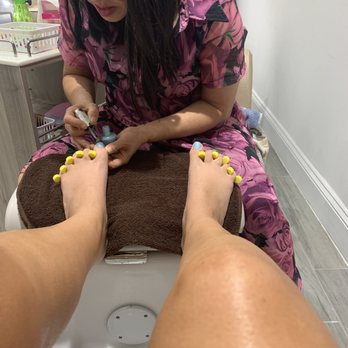 Gloss The Nail Lounge - Nail Technicians Near Me - Saint Johns, Florida