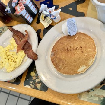 Curve Cafe - Pancakes, eggs and bacon - Breakfast & Brunch Near Me - Mishawaka, Indiana