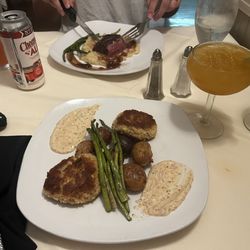 6th and Main - Pan Seared Crabcakes and Grilled Filet Mignon, noda ale and a margarita