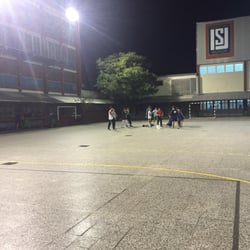 Instituto de Enseñanza Gral Inst San José - Cancha externa y gimnasio de fondo