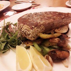Moravská chalupa - Tunsteak med grillede grøntsager.