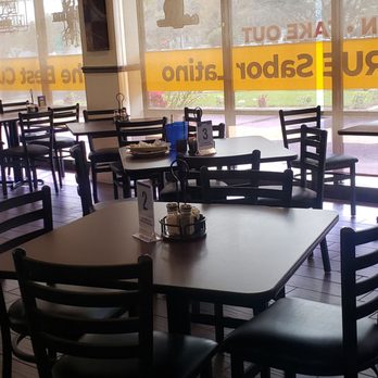 Pepo's Cafe - empty tables and chairs - Breakfast & Brunch Near Me - Tampa, Florida