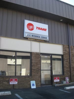 J & E Mechanical Services Logo