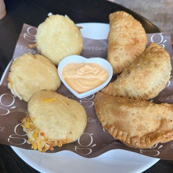 GiGi's Cafe - Cafes Near Me - Cedar Grove, New Jersey