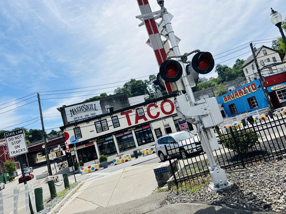Taco Dive Bar