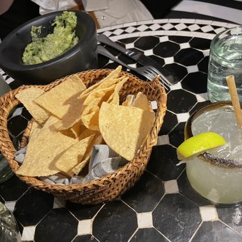 Domingo - Signature Margarita chips and Guacamole - Cocktail Bars Near Me - San Antonio, Texas Domingo - Signature Margarita chips and Guacamole - Cocktail Bars Near Me - San Antonio, Texas
