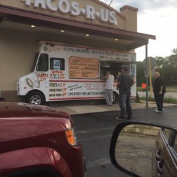 Unique set up and tacos that make you want to slap your mama.