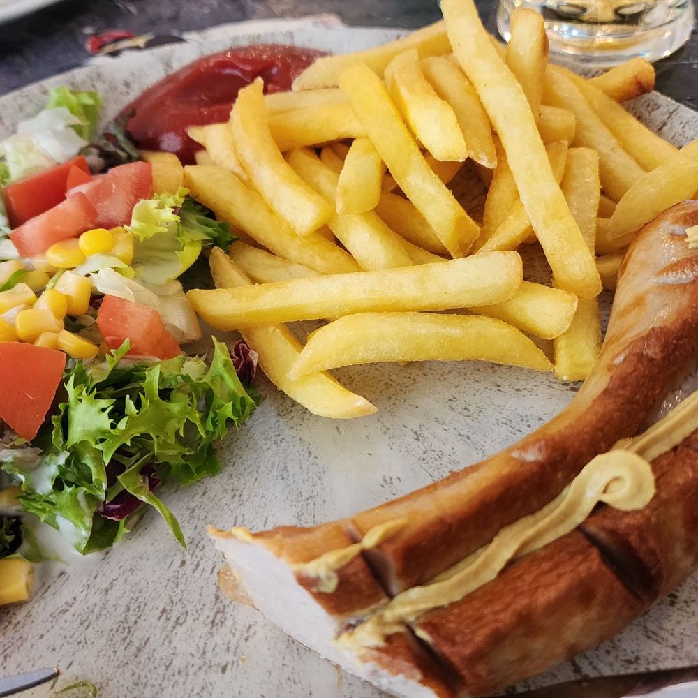 Base Cafe - Bratwurst - Cafes Near Me - Lauterbrunnen, BE Base Cafe - Bratwurst - Cafes Near Me - Lauterbrunnen, BE