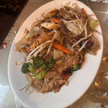 Champa - 27. Pad See U - Thai Near Me - Providence, Rhode Island
