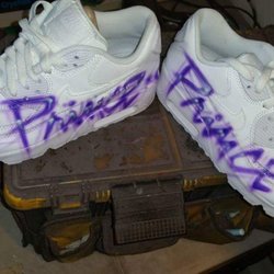 Mr Airbrush Hands - Customized tennis shoes
