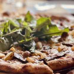 The Wheel Apizza Pub - Portobella & Pear