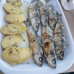 O Golfinho - Grilled sardines with boiled potatoes
