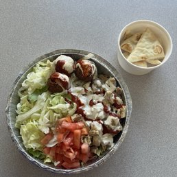 Platter with chicken and falafel, no rice, extra lettuce and tomato Platter with chicken and falafel, no rice, extra lettuce and tomato