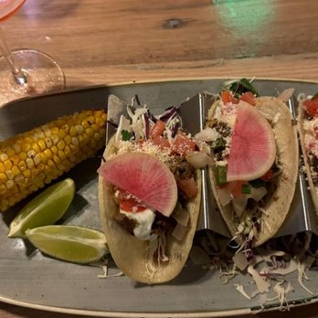 Moku Kitchen - Cocktail Bars Near Me - Honolulu, Hawaii