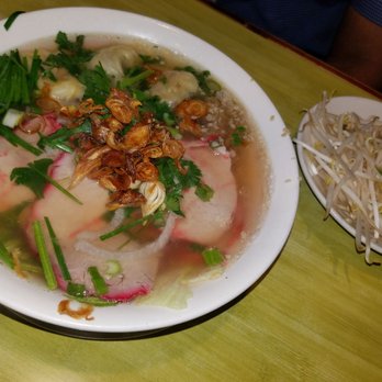 Bistro B - Wonton soup - Vietnamese Near Me - Dallas, Texas Bistro B - Wonton soup - Vietnamese Near Me - Dallas, Texas