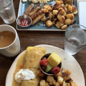 First Watch - Chickichanga plate (8.8/10) Traditional w/ sausage (8/10 - Breakfast & Brunch Near Me - Arlington, Texas