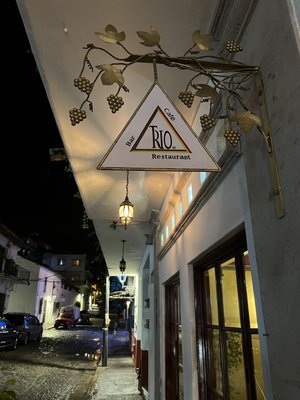 TRIO RESTAURANT by null