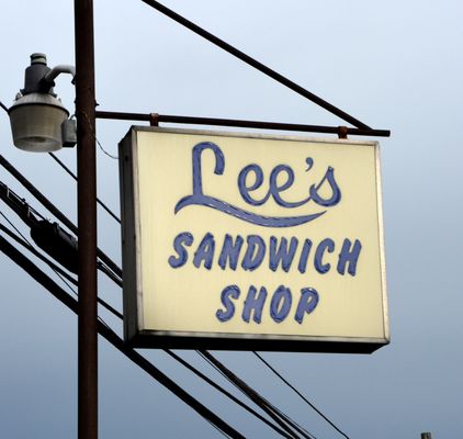 Lee's Sandwich Shop by null