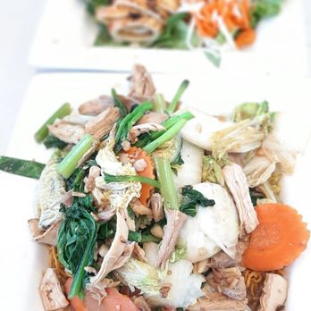 Bien Hen Restaurant - Fried soft noodles with chicken - Seafood Near Me - Westminster, California
