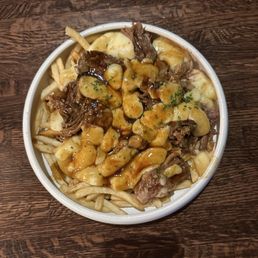 Poutine - IG @bougiefoodieboi Poutine - IG @bougiefoodieboi