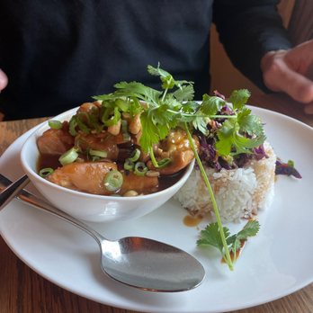 Bistro Restaurant & Bar - Caramel Chicken Vietnamese Style - Bars Near Me - Cannon Beach, Oregon Bistro Restaurant & Bar - Caramel Chicken Vietnamese Style - Bars Near Me - Cannon Beach, Oregon