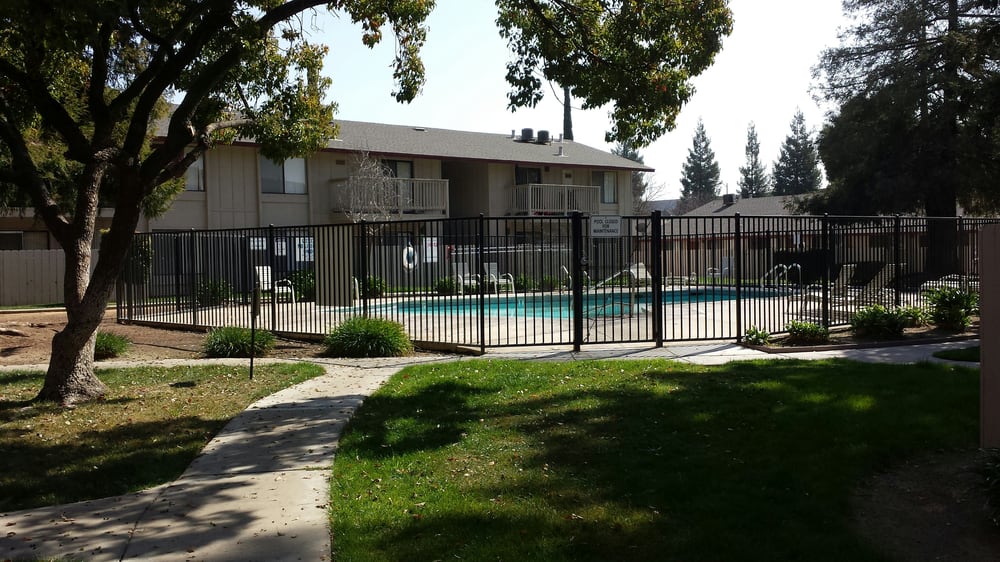 OAK TERRACE APARTMENTS Updated October 2024 1019 Loughborough Dr