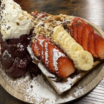 Waffle and Berry - Aussie in Paradise with Açaí - Waffles Near Me - Honolulu, Hawaii