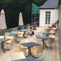 Thermal-Freibad - Café im Bad mit Terrasse