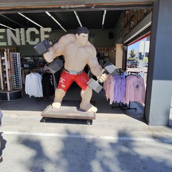 Muscle Beach Gym - Gyms Near Me - Los Angeles, California Muscle Beach Gym - Gyms Near Me - Los Angeles, California