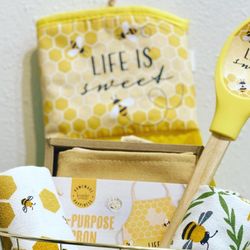 Lavish Boutique - Bee - Matching kitchen accessories