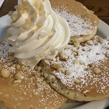 Eggs 'n Things - Macadamia Nut Pancakes - Breakfast & Brunch Near Me - Honolulu, Hawaii