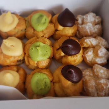 Liliha Bakery - Variety pack l-r: chocolate filled chantilly puff, matcha filled puff, custard filled chocolate, and custard filled regular puff. - Bakeries Near Me - Honolulu, Hawaii Liliha Bakery - Variety pack l-r: chocolate filled chantilly puff, matcha filled puff, custard filled chocolate, and custard filled regular puff. - Bakeries Near Me - Honolulu, Hawaii