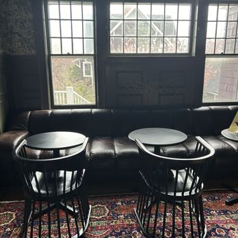 Blind Tiger Asheville - Breakfast sitting area - Hotels Near Me - Asheville, North Carolina Blind Tiger Asheville - Breakfast sitting area - Hotels Near Me - Asheville, North Carolina