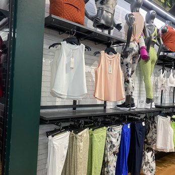 DICK'S Sporting Goods - Sports Wear Near Me - Chicago, Illinois