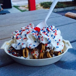 Red Eagle Produce & Ice Cream - Phillies Peanut Butter Sundae