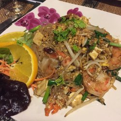 Aéro Bistro - Pad Thai with shrimp and tofu.