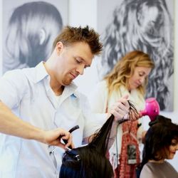 Laboratory Hair Studio - Mark in action!
