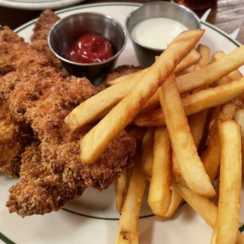 Wendigo - Buttermilk breaded chicken tenders with fries - Bars Near Me - Stoughton, Wisconsin